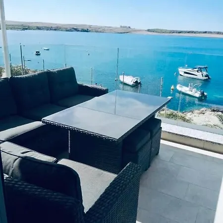 Smaragd On The アパート ポヴリャナ