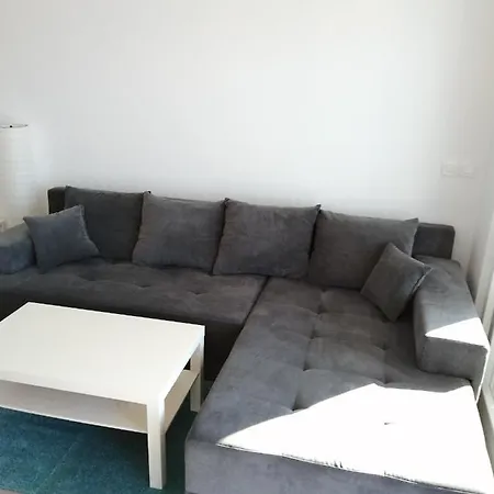 Smaragd On The アパート ポヴリャナ