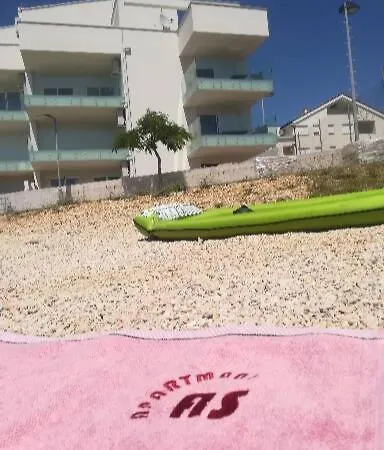 Smaragd On The アパート *