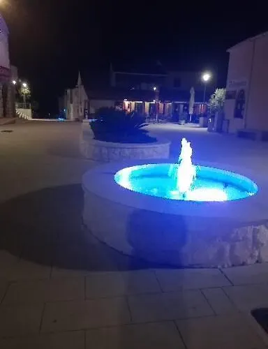 Smaragd On The * Povljana